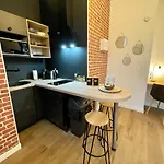 Le Volta - - Centre *