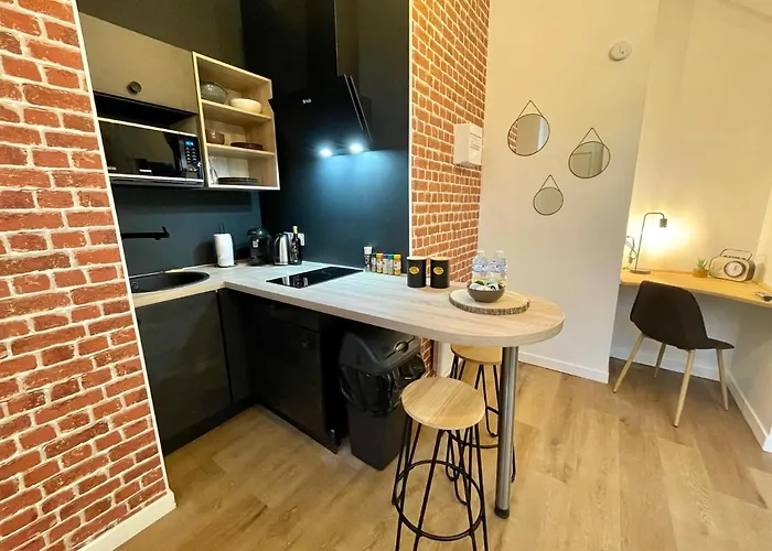 Le Volta - - Centre *